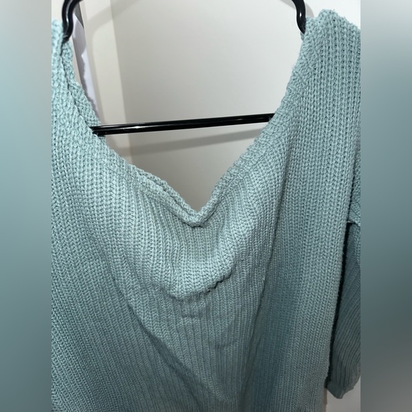 Off shoulder sweater - Picture 2 of 3